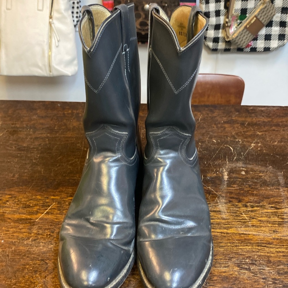 Men’s grey leather cowboy boots